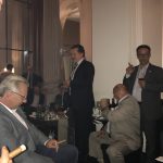 James With bei seiner Vorstellung